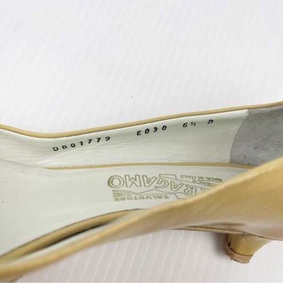 Salvatore Ferragamo ivory/Butter shoes open toe, kitten heel Leather Pumps 6.5 - Picture 9 of 10